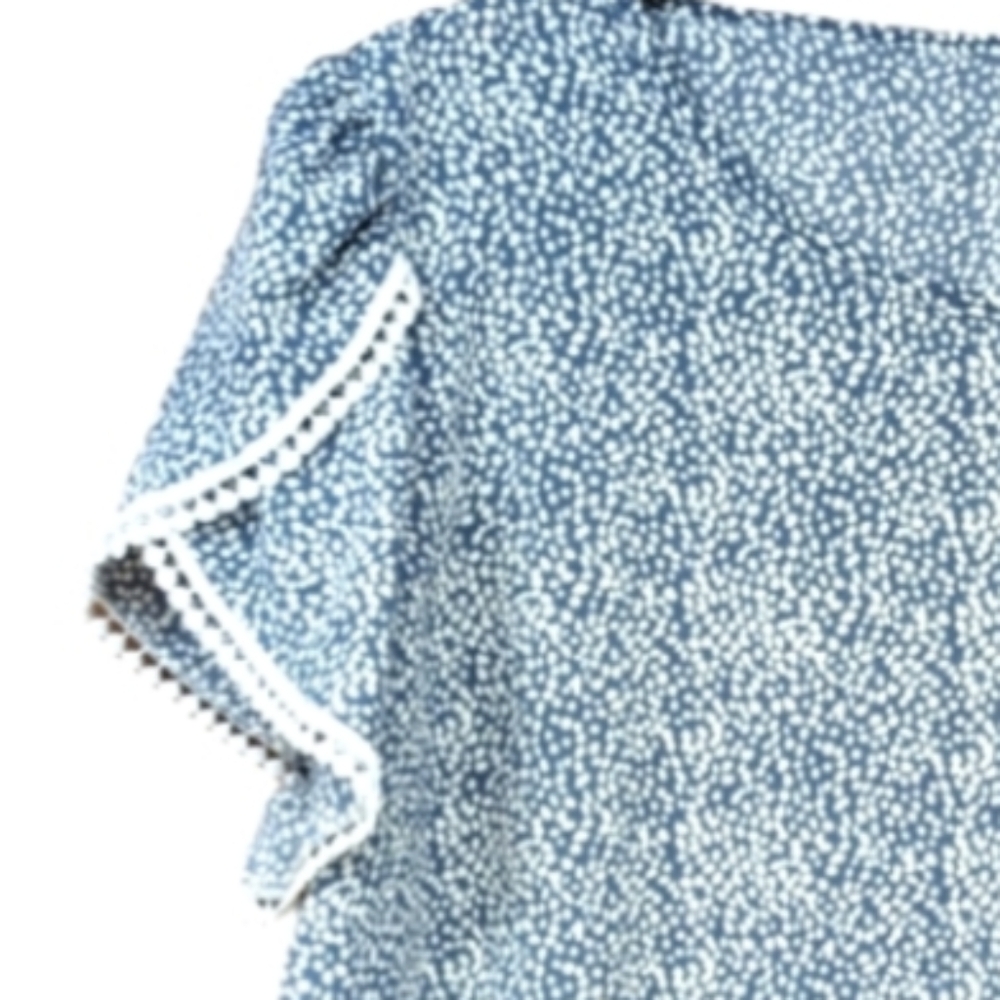 Blouse. Short sleeve. Adorable sleeve detail. - Picture 4 of 5